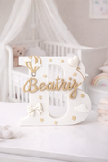Letra Decorativa Personalizada para Quarto de Bebé Branco e Creme
