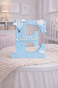 Letra Decorativa Personalizada para Quarto de Bebé Azul e Branco